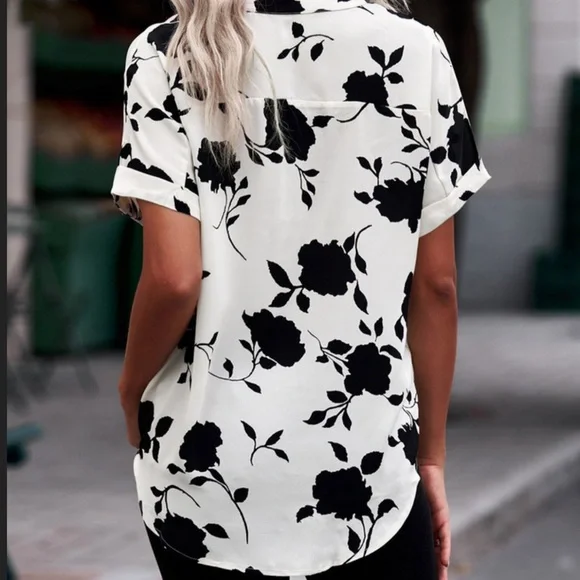 #22 1 Left! White & Black Floral V-Neck Top - Picture 2 of 11